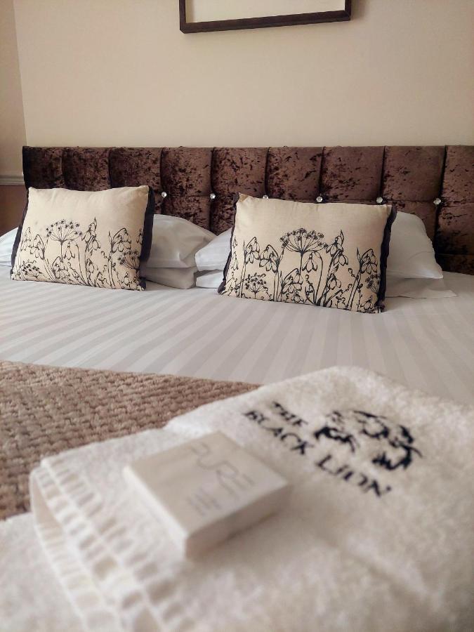 The Black Lion Royal Hotel Лампетер Екстериор снимка